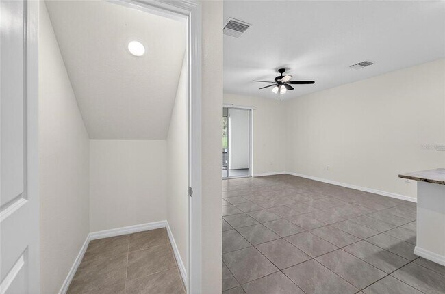 Building Photo - 5068 Captain Davis Dr