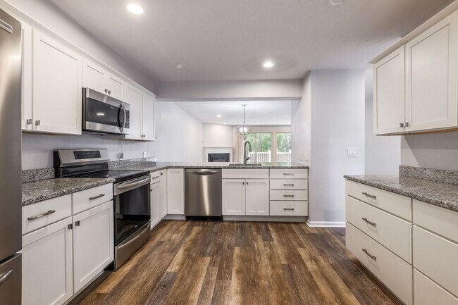Building Photo - 78 Pointe Rok Dr