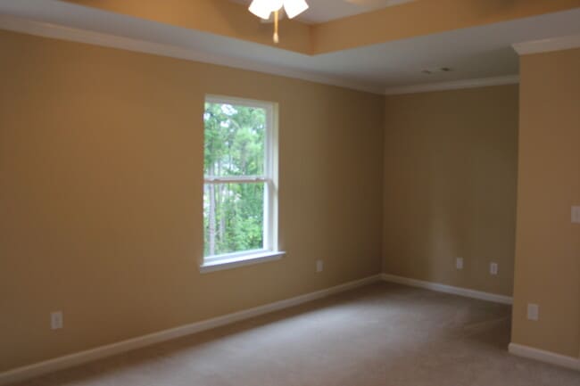 Building Photo - Beautiful 4 BR / 2.5 Bath Home Fairburn!