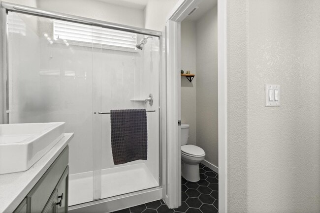 Building Photo - 3 Bed 2.5 Ba 2 Car Garage with solar!