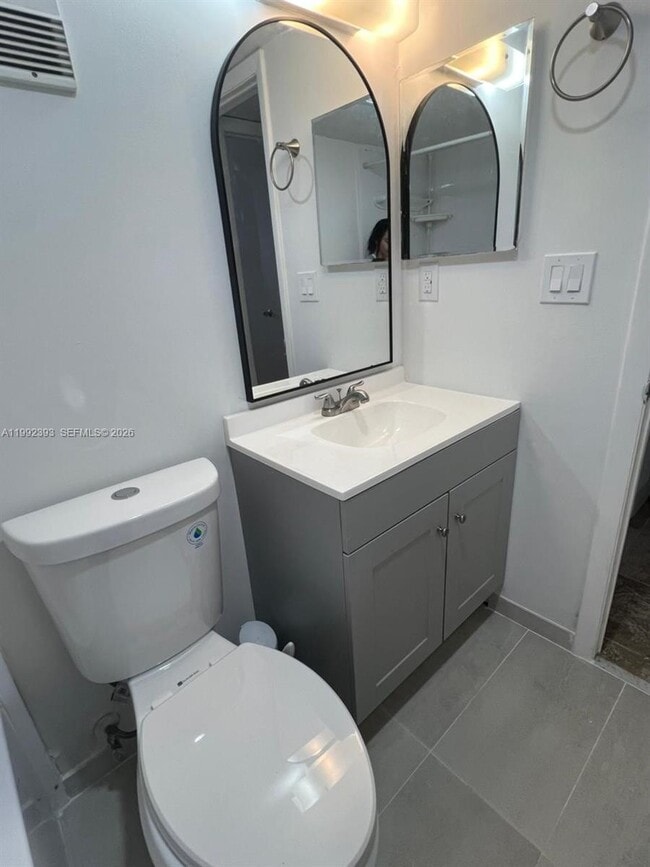 Building Photo - 1811 Sabal Palm Dr