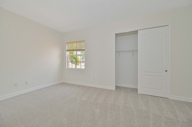Building Photo - **Coach Home in Jonathans Bay - 3/2 + Den -  Water Views - 2 Car Garage**