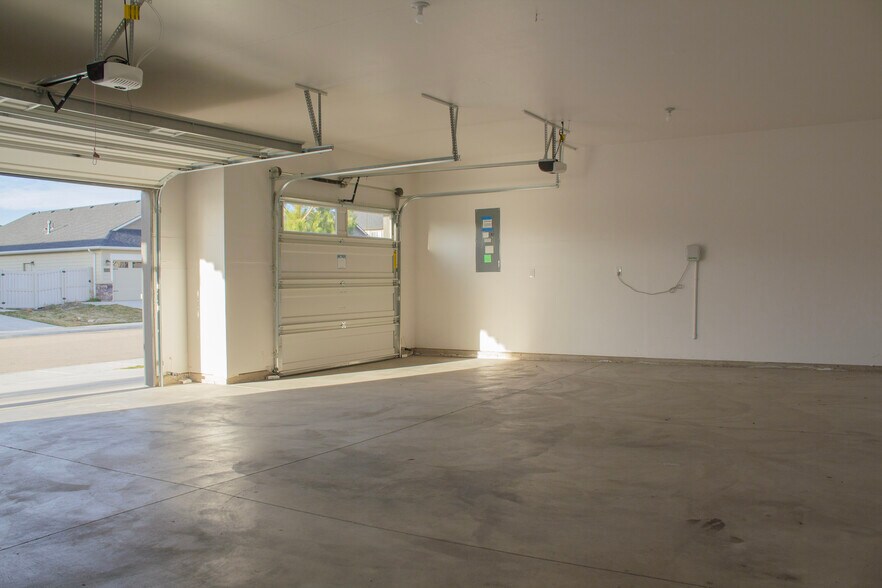 Building Photo - 10555 W Catmint Dr