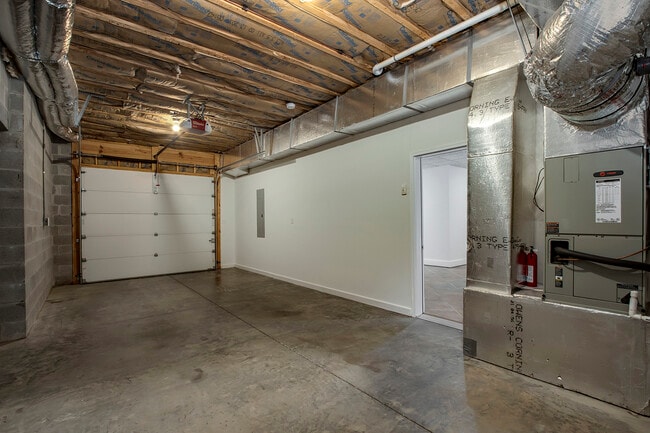 Building Photo - 111 Daleyuhski Way