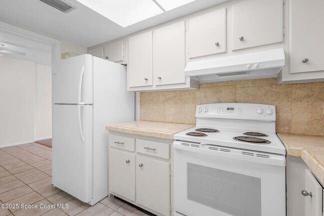 Building Photo - 223 Columbia Dr