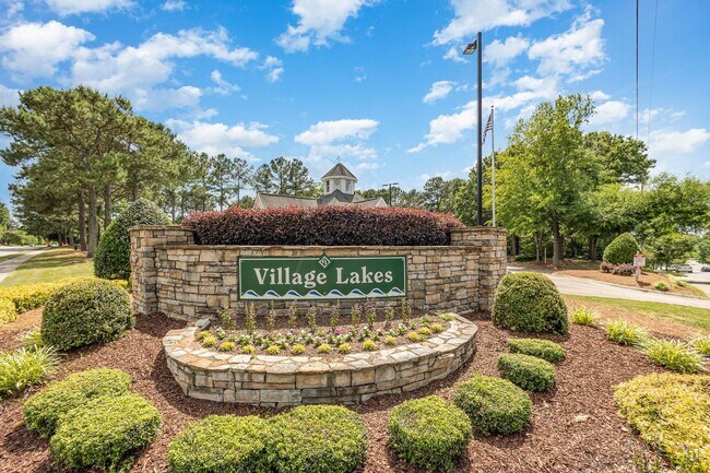 Building Photo - 537 Mountain Lake Dr