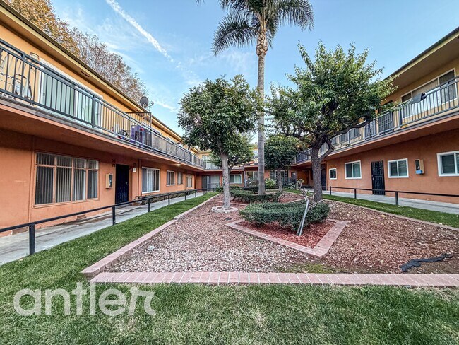 Building Photo - 4510 Pinafore St