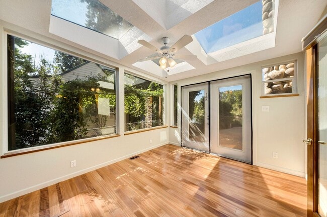 Building Photo - 14239 SE Fairoaks Ln