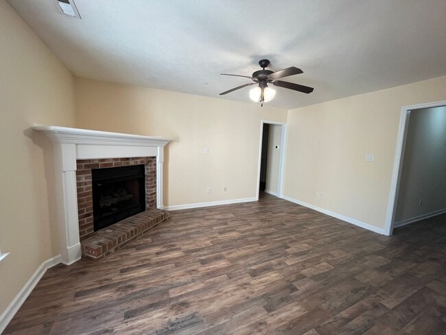 Building Photo - HALF OFF FIRST FULL MONTHS RENT!