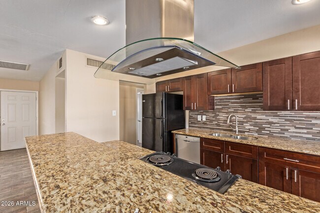 Building Photo - 312 E Hermosa Dr