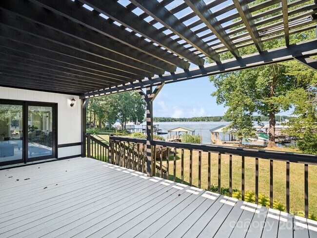 Building Photo - 4954 Moonlite Bay Dr
