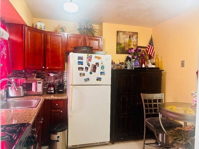 Primary Photo - 105 Lucille Ave