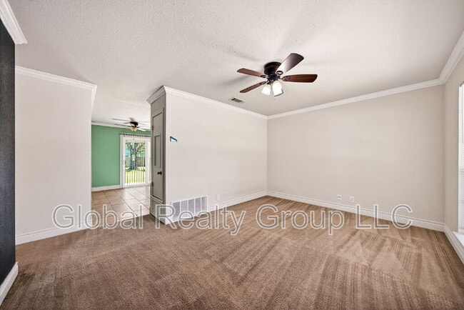 Building Photo - 517 Oak Dr