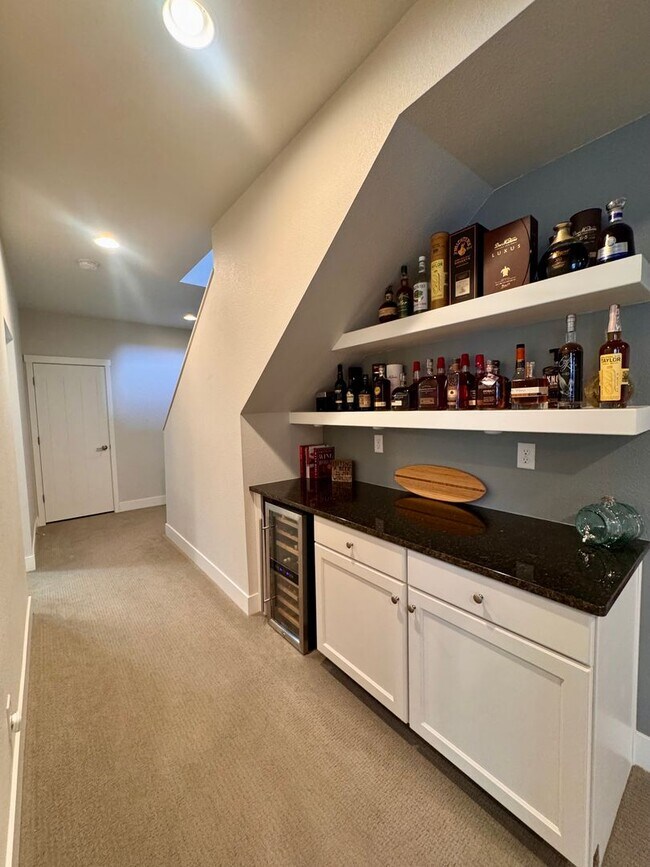 Building Photo - LUXURY 4 Bedroom home in NORTHGATE with Mountain Views