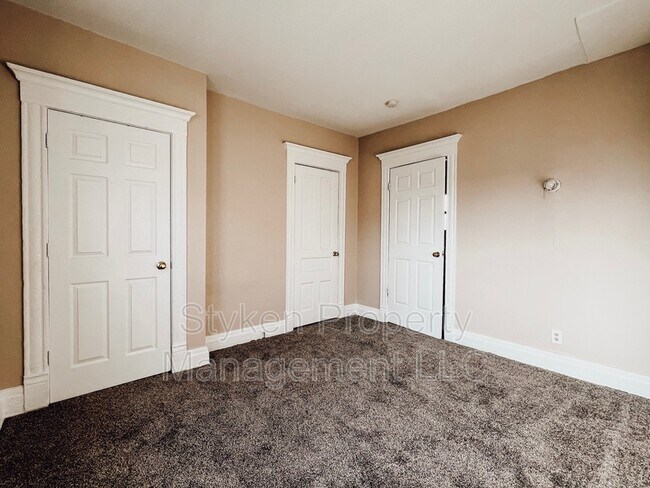 Building Photo - 185 N Entrance Ave