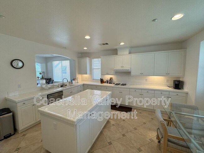 Building Photo - 1290 Esperanza Trail