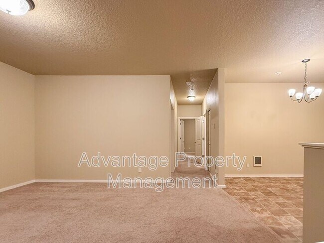 Building Photo - 523 Catron St N