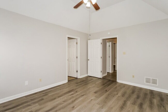 Building Photo - 5818 Southbend Ln