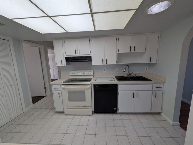 Building Photo - Wonderful 3/2/2 Corner Lot Near Golf Course In Citrus Springs