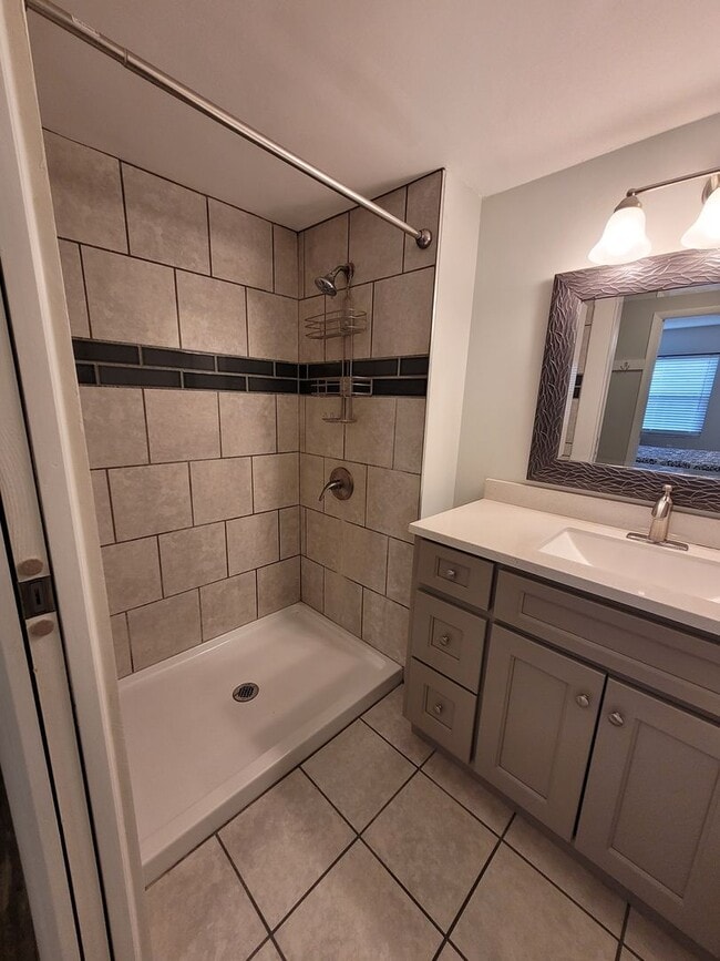 Building Photo - Charming 2-Bedroom, 2-Bathroom Condo in Wi...
