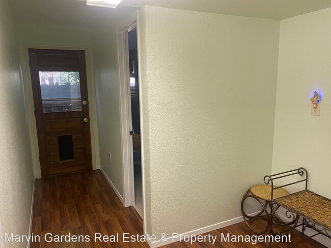 Building Photo - 4 br, 2 bath House - 646 Elliott St.