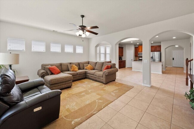 Building Photo - 1202 Killian Dr
