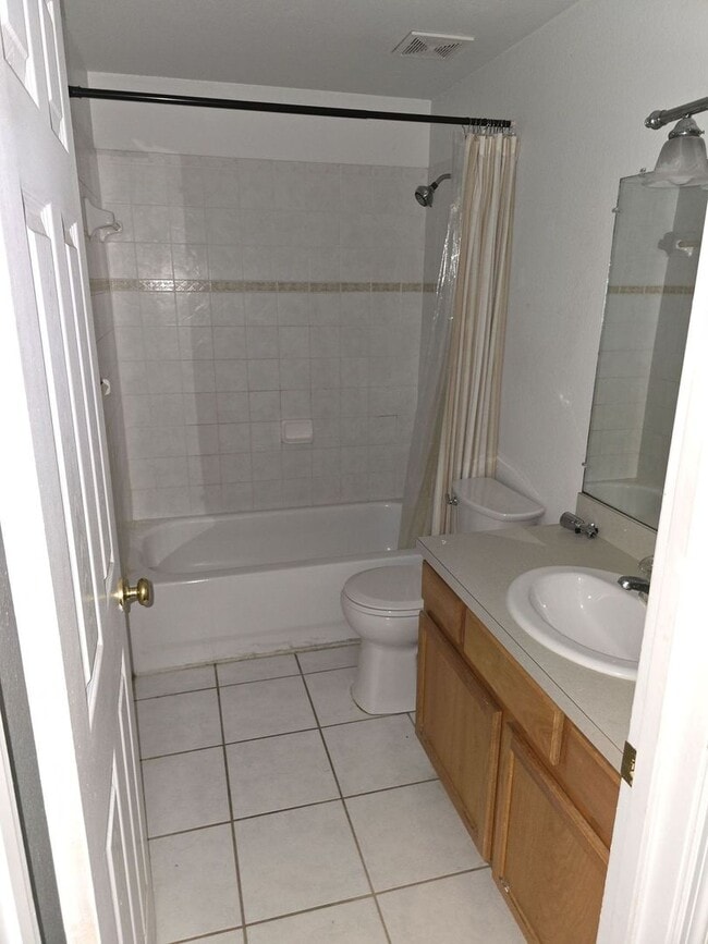 Building Photo - Charming 2 bedroom, 1.5 bathroom, 2 story ...