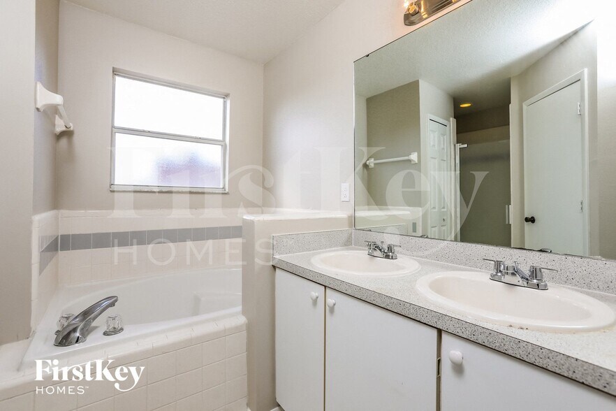 Building Photo - 62 Abbey Hollow Dr