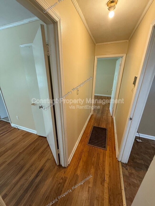 Building Photo - 3069 Somerset Dr