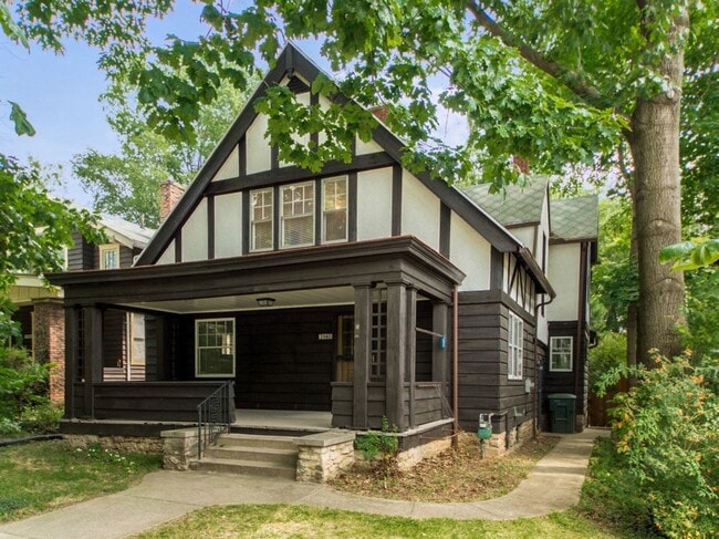 Primary Photo - 2080 Summit St