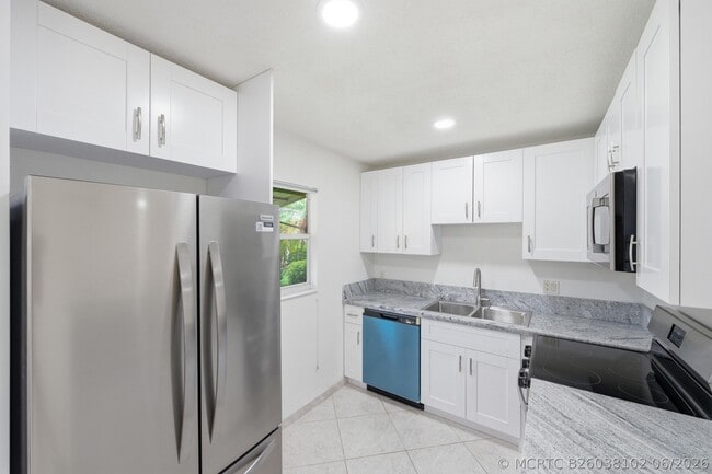 Building Photo - 28 Seville Dr