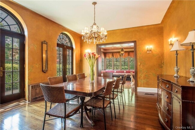 Building Photo - 451 Beechmont Dr