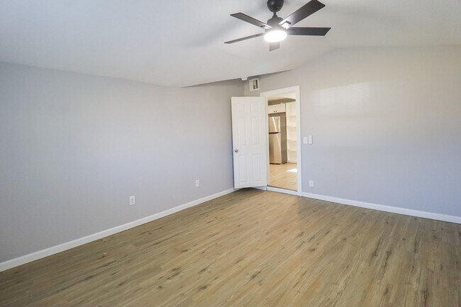 Building Photo - Beautifully Redone 3 Bedroom House! Available for Immediate Move in!