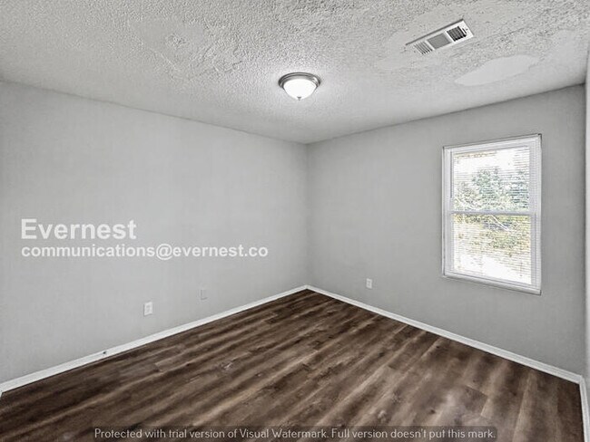 Building Photo - 3 Bed/2.5 Bath Home with Garage / Pet-Friendly / Coming Soon!