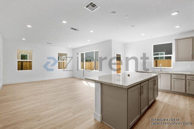 Building Photo - 146 W Ft Bragg Pl