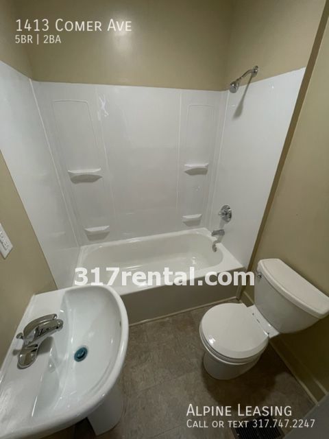 Building Photo - HUGE garage/workshop combo (has working el...