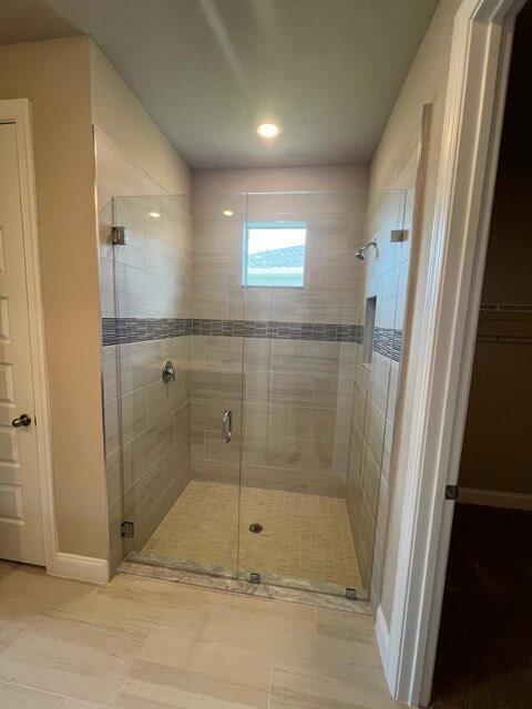 Building Photo - 6784 Cloverdale Ave