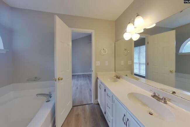 Building Photo - 127 Wenlock Cir