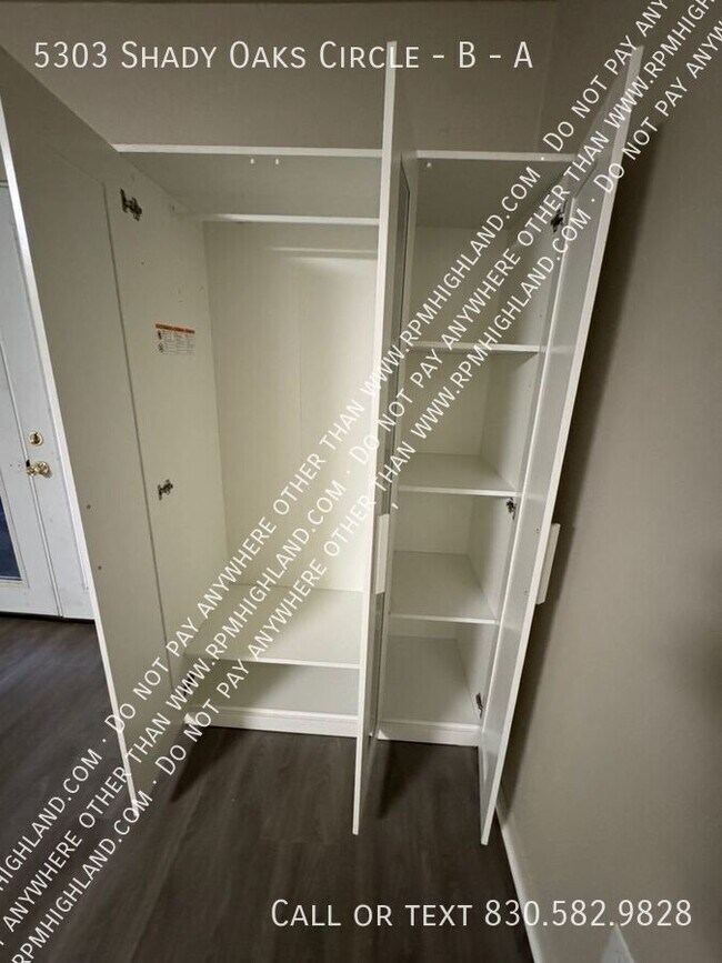 Building Photo - 5303 Shady Oak Cir