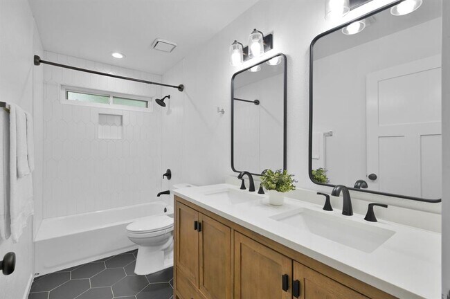Building Photo - 5 Hickory Oak Dr