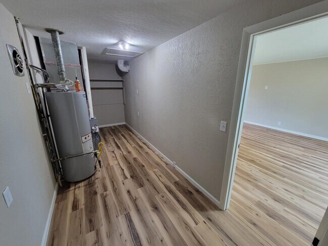 Building Photo - 7721 Diane Dr