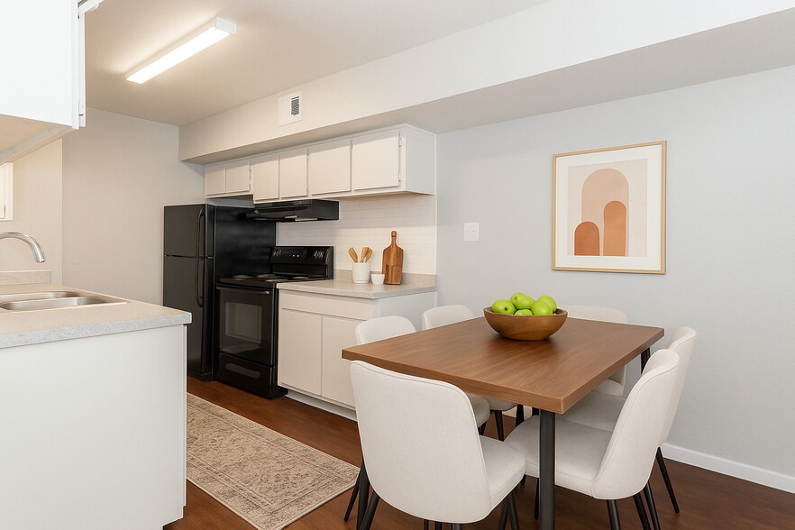 Building Photo - Woodland Trails Apartments