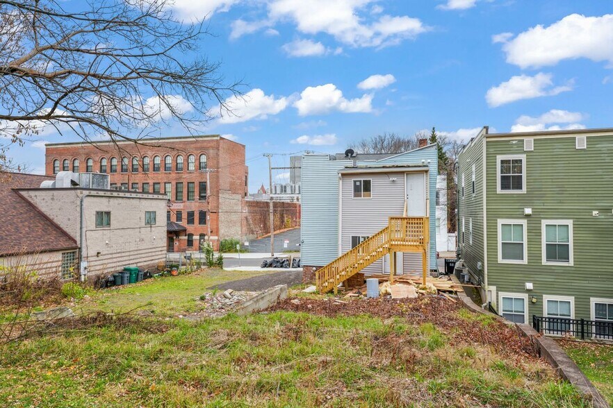 Building Photo - 69 second Street 3
