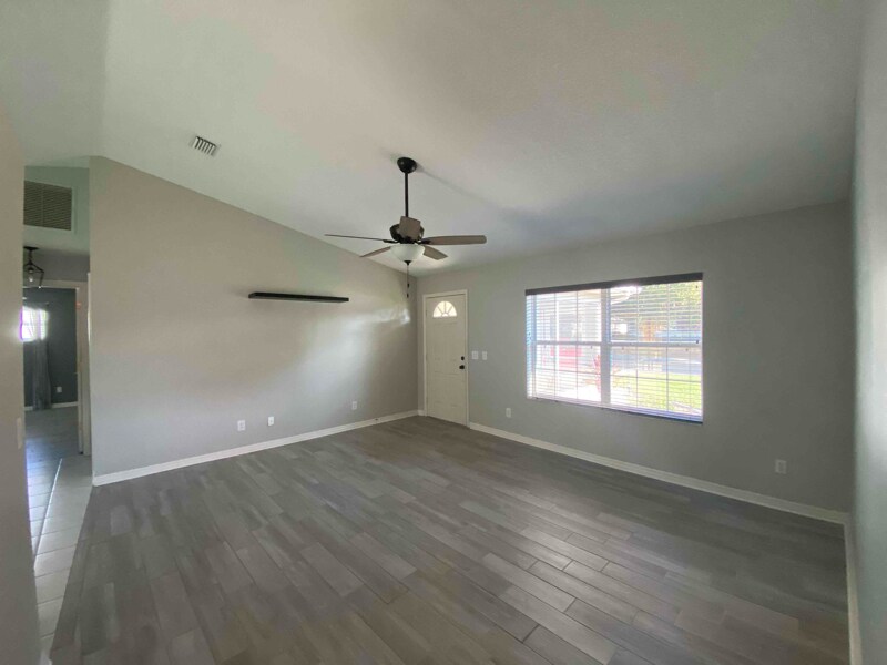 Building Photo - 3915 E Lake Todd Dr