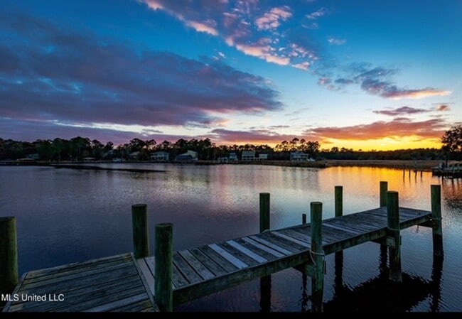 Building Photo - Waterfront Fully Furnished Condo!