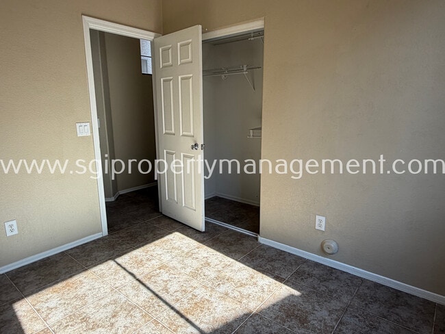 Building Photo - 1541 W St Kateri Dr
