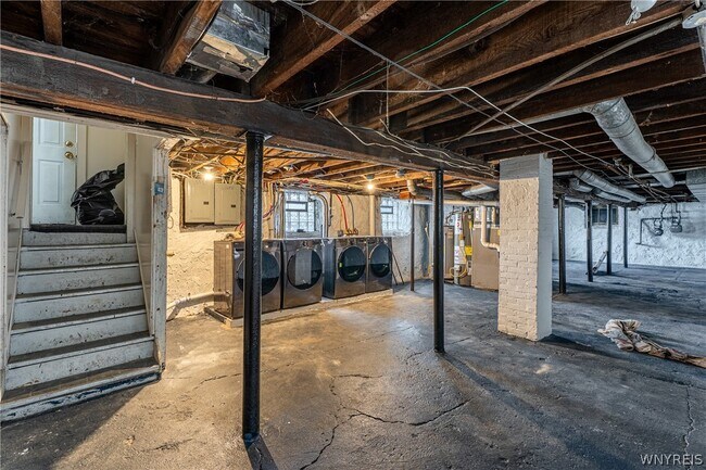 Building Photo - 212 Lockwood Ave