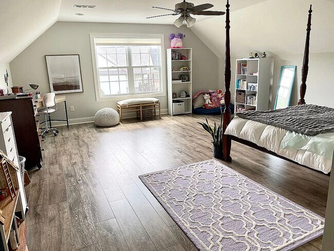 Building Photo - 248 Bluegrass Dr