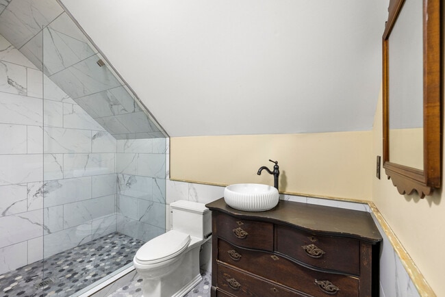 Building Photo - 479 W Park St