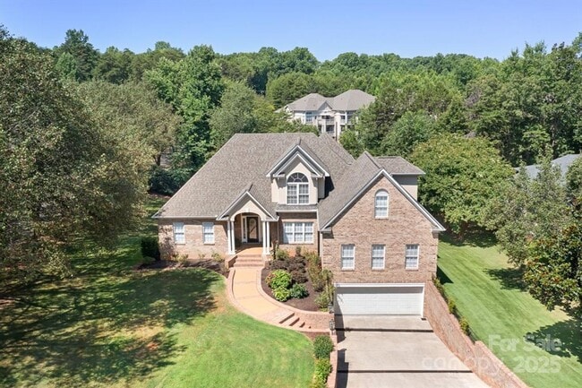 Primary Photo - Lakeview Home!